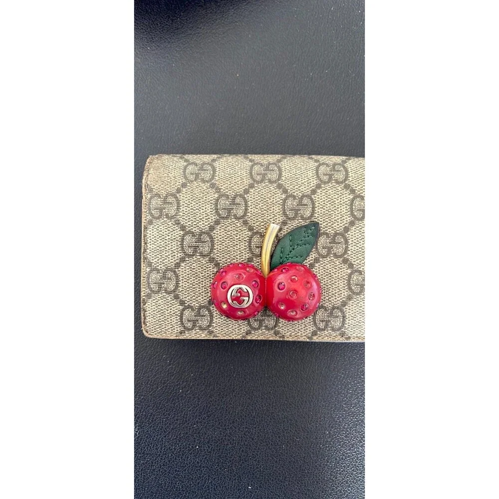 GUCCI Cherry GG Monogram Supreme Canvas Compact Bi Fold Wallet 476050 - Picture 4 of 12